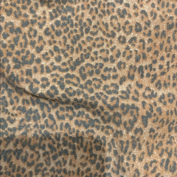 Scrub top leopard print size small women’s - Picture 5 of 6